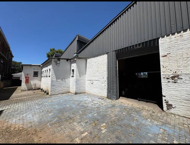 1,100M² WAREHOUSE FOR SALE IN NEWLANDS